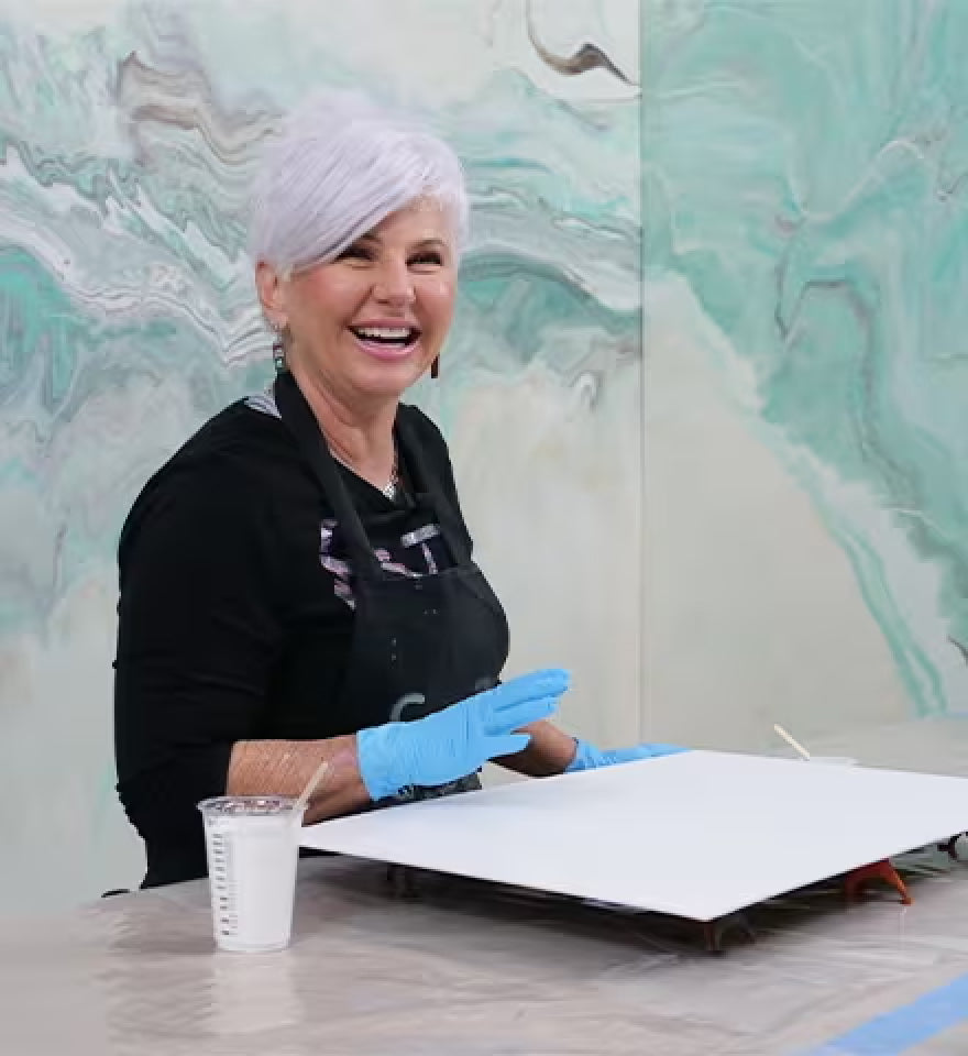 A women in front of blank sheet in a workshop