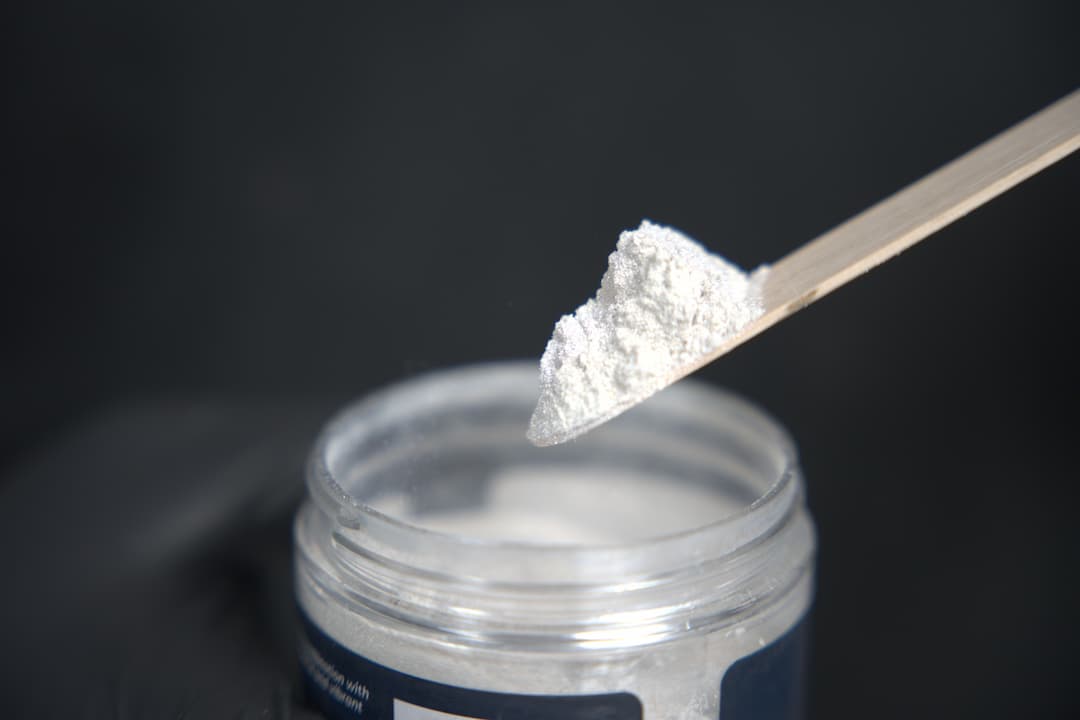 scoop of white metallic mica powder